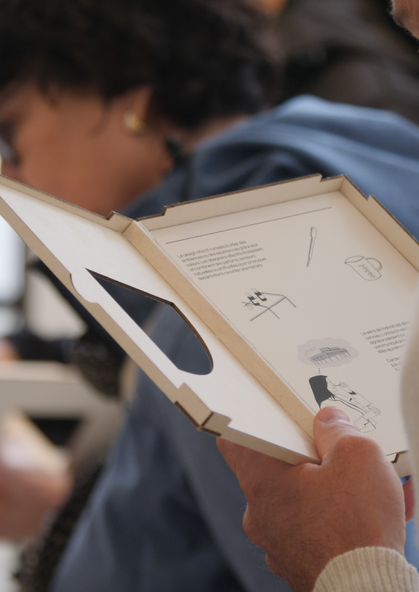 Fiche sensorielle avec dessins et explications pour la médiation de l'exposition Horizon © Victor Gorini