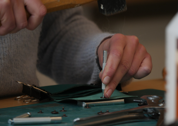 Atelier découverte fabrication d'accessoires en cuir © Victor Gorini